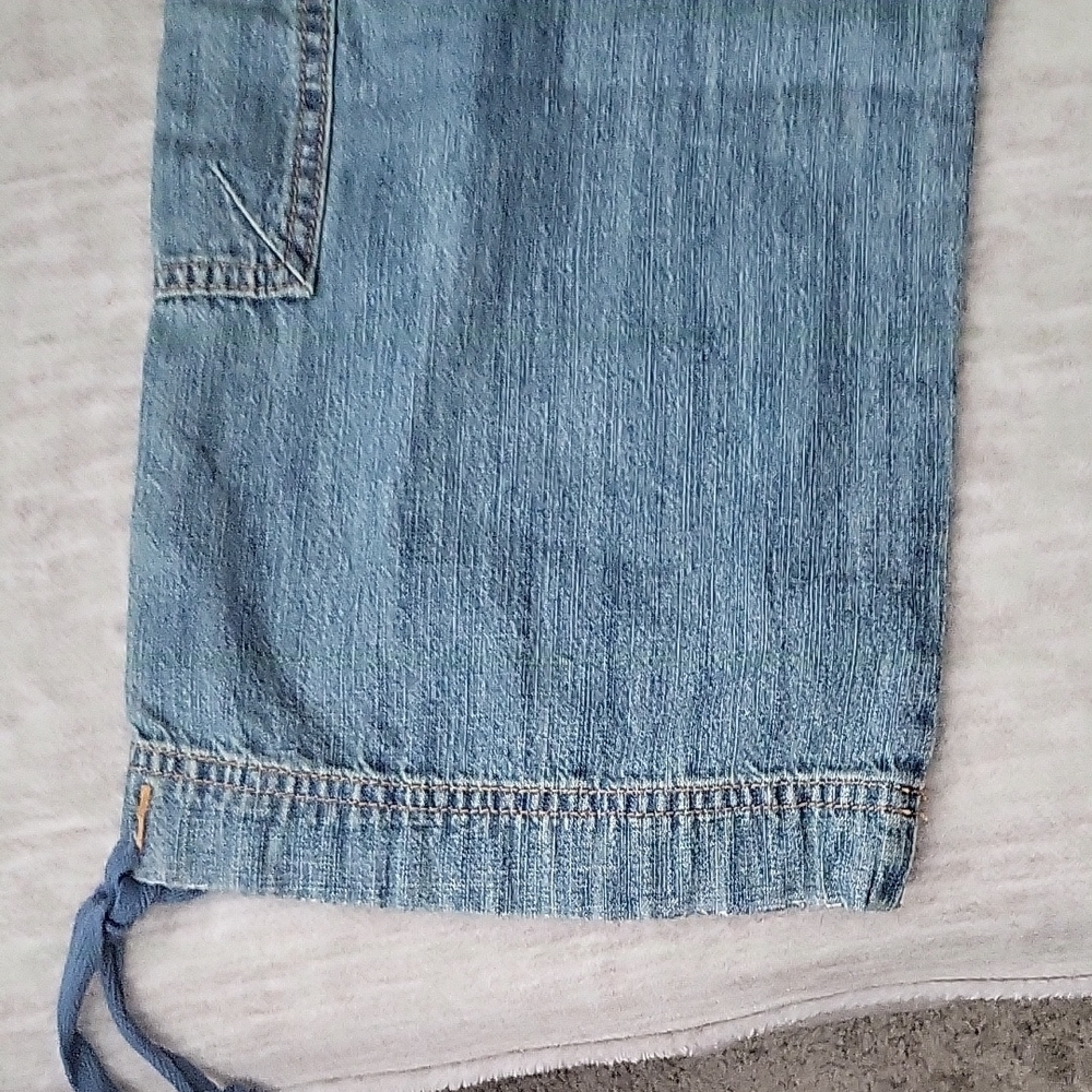 Women's Casual Blue Denim Capris - Picture 6 of 7